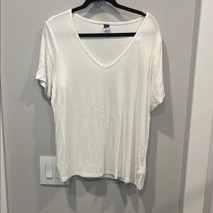 Old Navy Short Sleeve Tee in Classic White